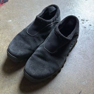 Awesome apres ski slip on Salomon Contagrip shoes men’s 10 Black